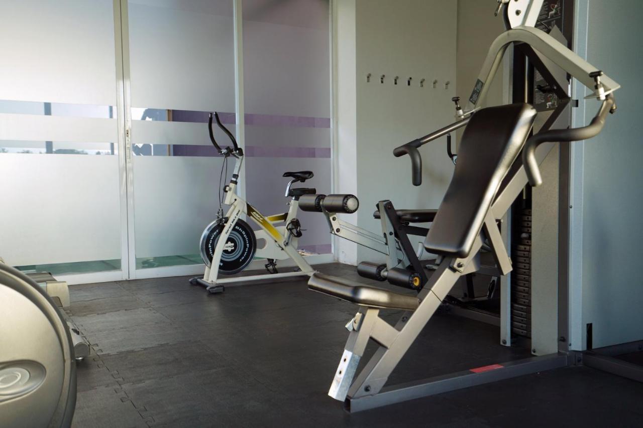 Gamma By Fiesta Americ Xalapa Nubara Екстериор снимка A leg press machine