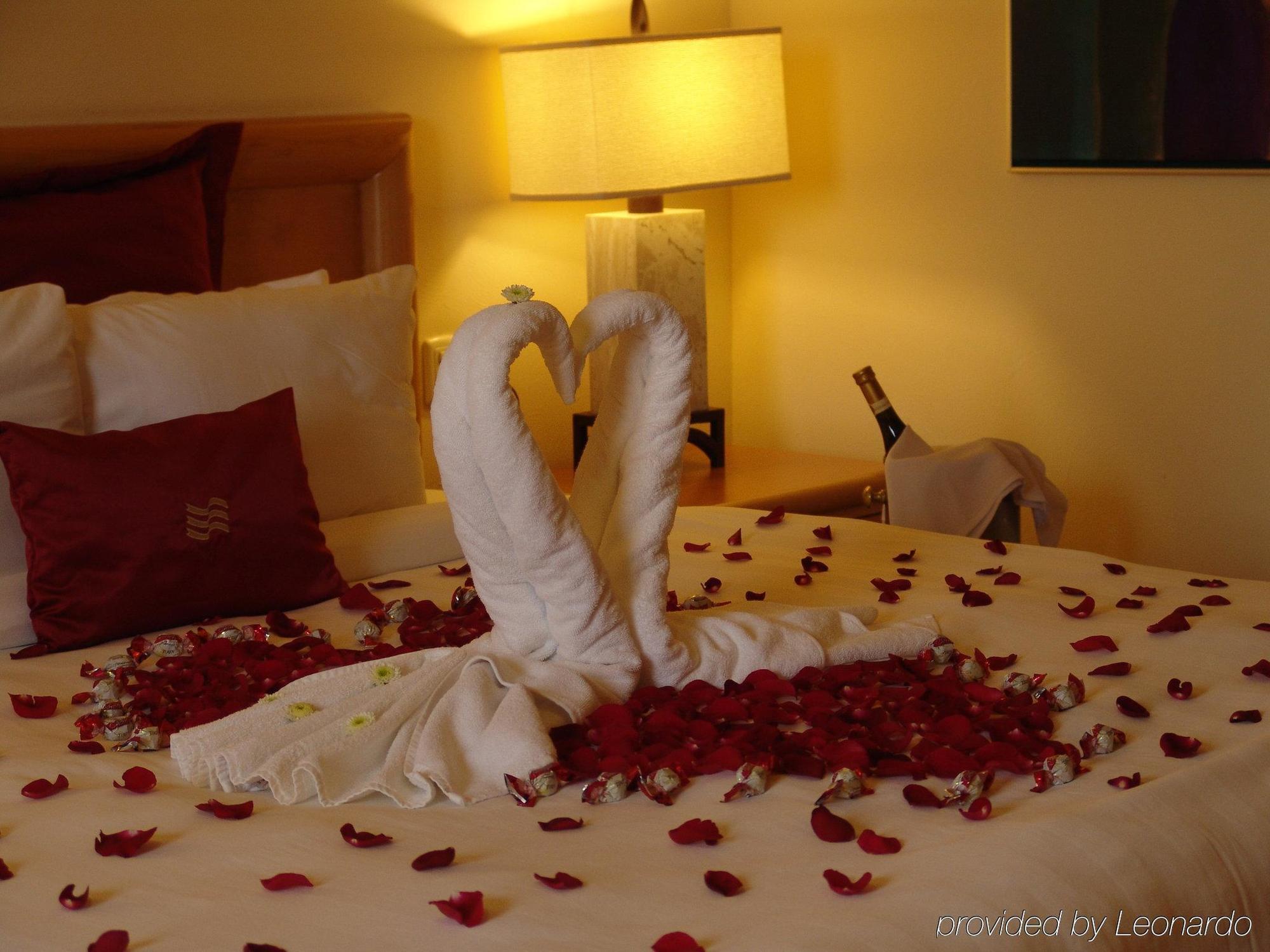 Gamma By Fiesta Americ Xalapa Nubara Стая снимка A bed decorated for a romantic night